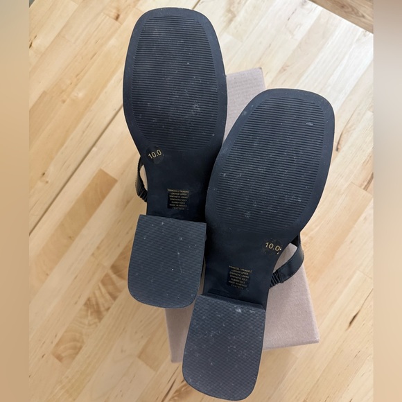 STEVE MADDEN BLACK CHUNKY HEEL SLIP ON SANDAL COMES WITH BOX - Picture 6 of 11